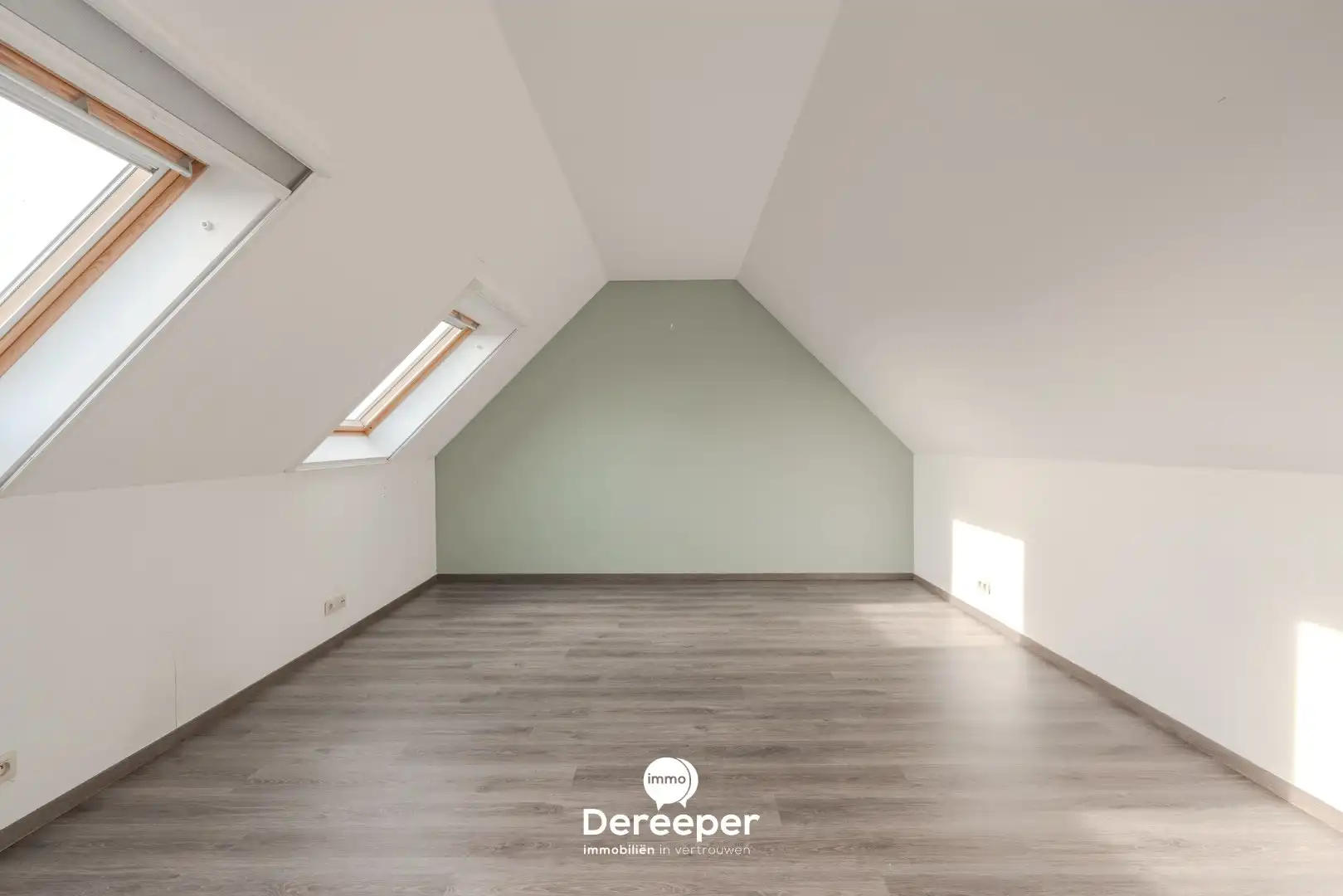 Modern en ruim duplexappartement met 3 slaapkamers in het centrum van Zerkegem foto 7