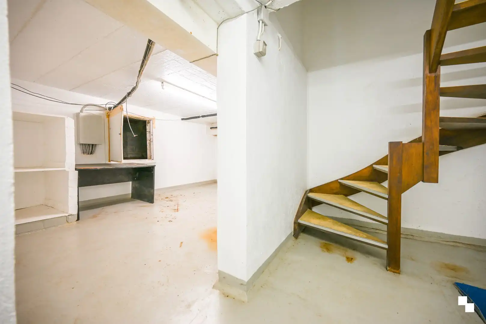 Woning met loods in Oostrozebeke foto 14