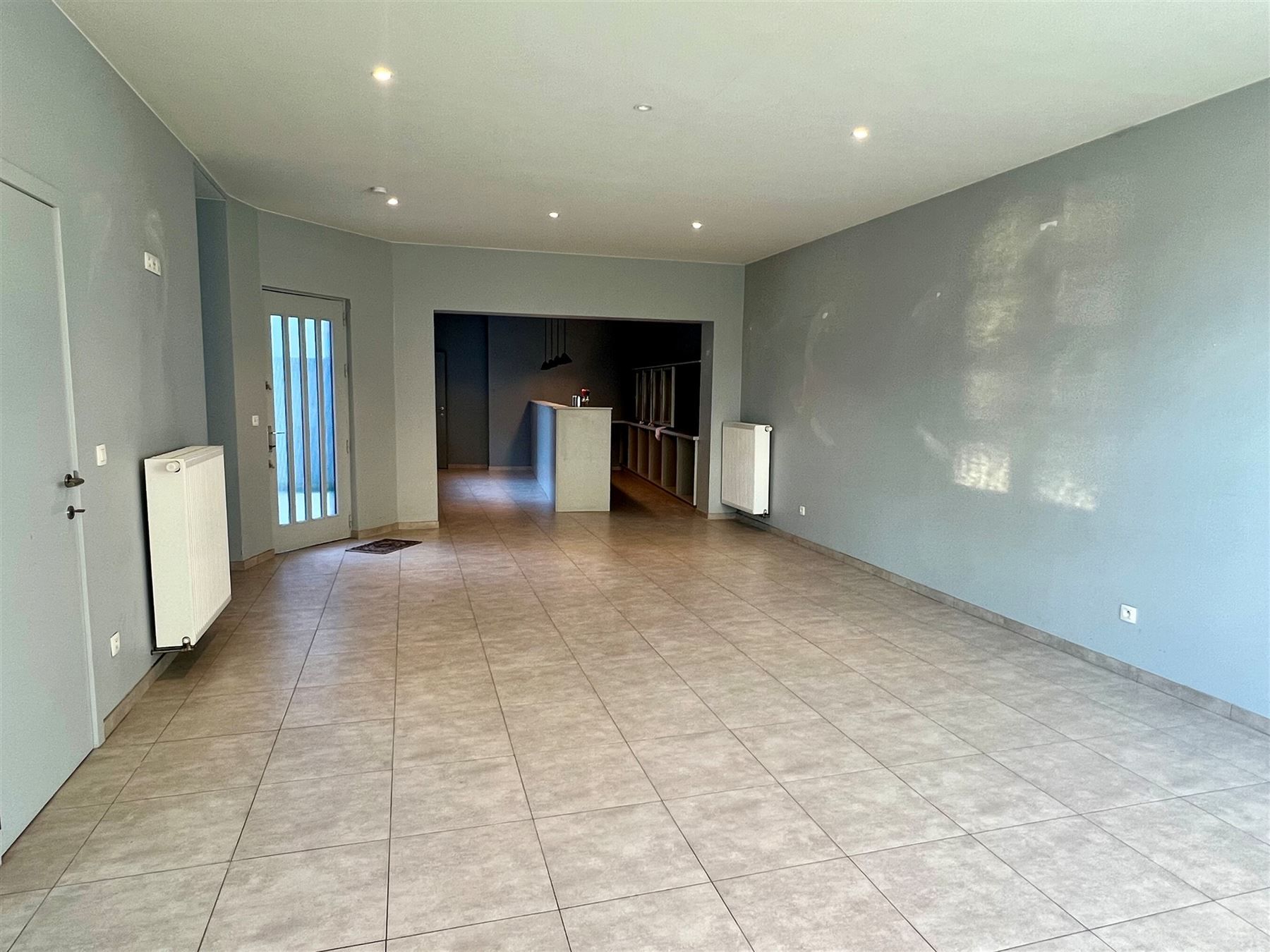 Ruime woning met garage en tuin -  veel mogelijkheden! foto 2