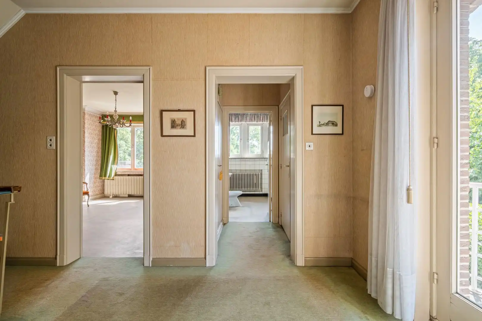 Robuuste halfopen te renoveren woning van de gekende Kortrijkse architect Poly Scherpereel met 3 volwaardige verdiepingen en verrassend ruimtes foto 16