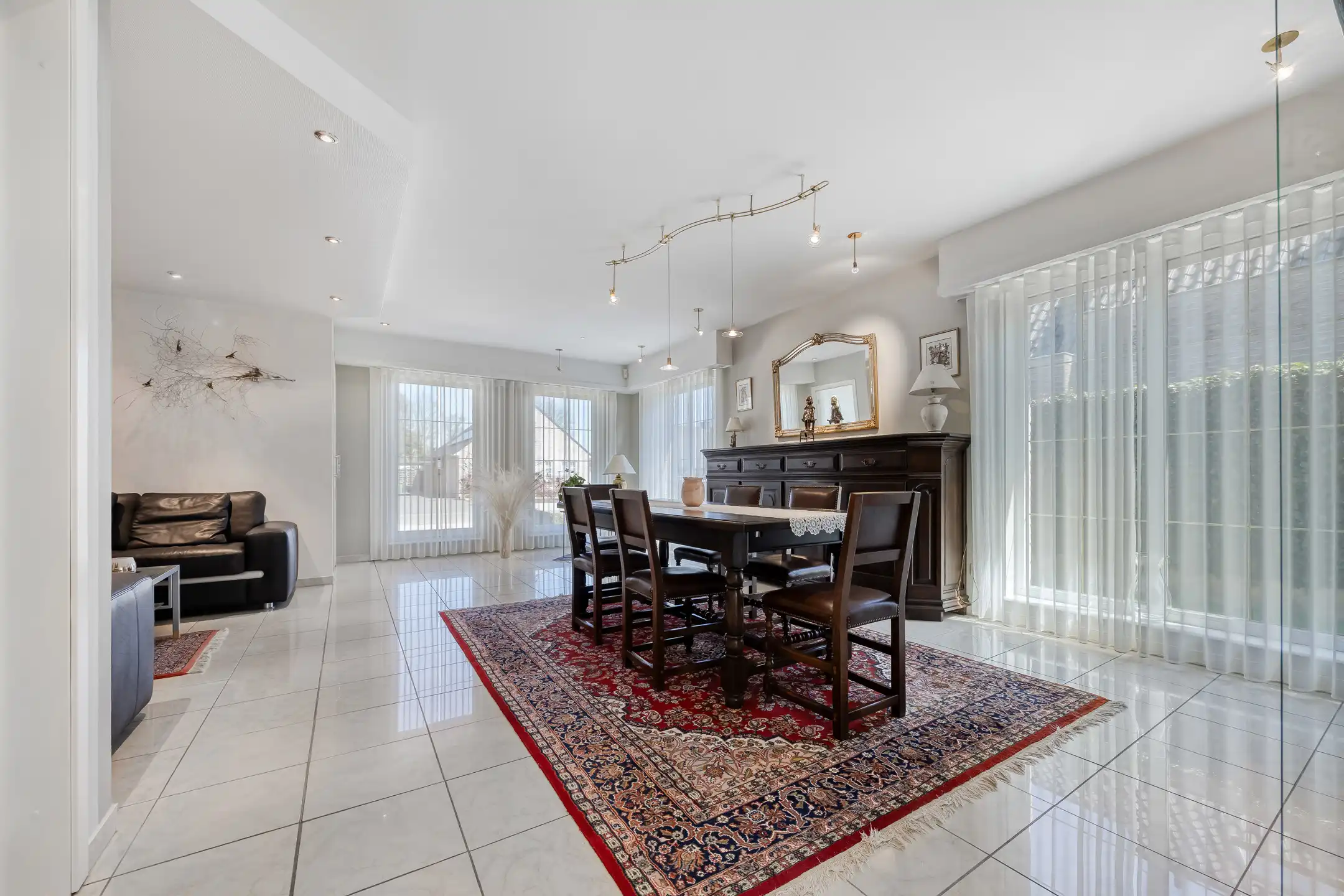 Ruime woning in oase van rust met prachtige tuin foto 4