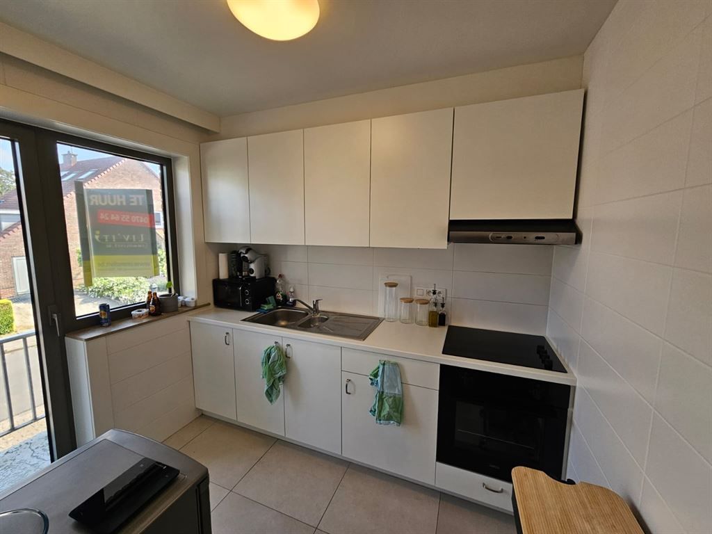 Goedgelegen en volledig vernieuwd appartement foto 8