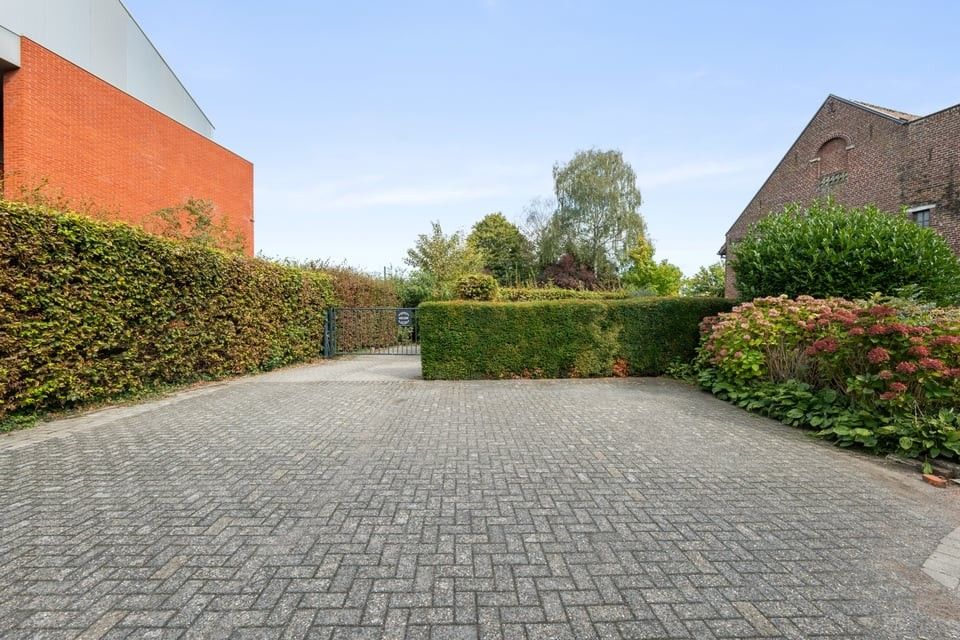 INSTAPKLAAR APPARTEMENT MET 2 SLKS, 2 AUTOSTAANPLAATSEN EN GEMEENSCHAPPELJKE TUIN OP TOPLOCATIE foto 4