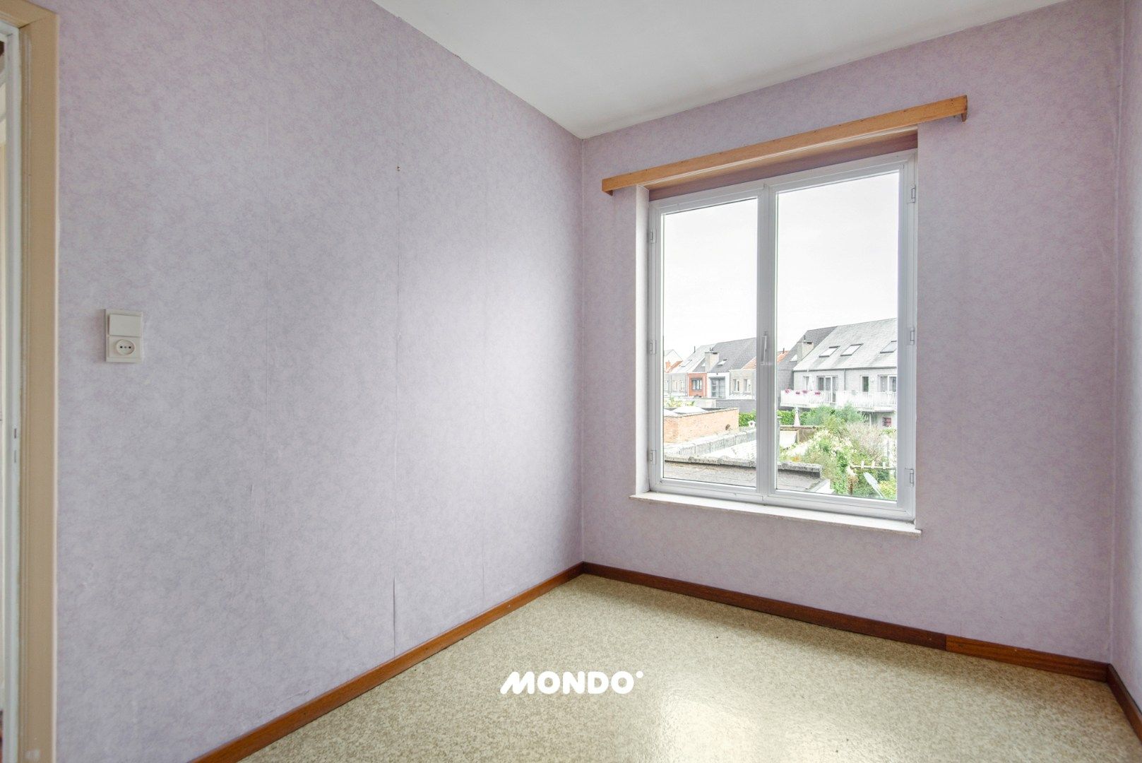Te renoveren woning met veel potentieel!  foto 15