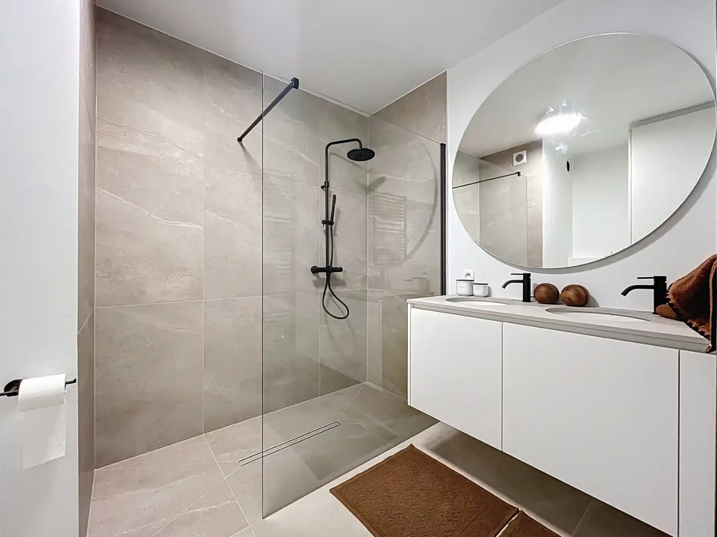 Gerenoveerd  twee slaapkamer appartement met frontaal zeezicht én centrale ligging foto 8