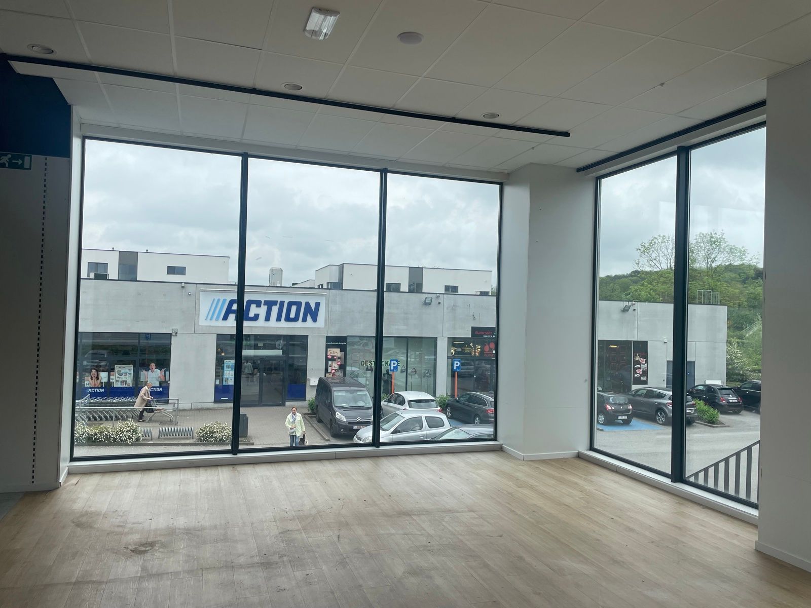 Te huur: winkelruimtes van ca. 800 en 650 m²  foto 18