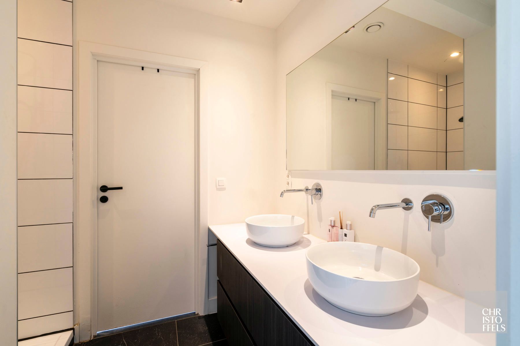 Investeringsobject - twee gerenoveerde en energiezuinige vakantiehuizen te Kesselt (Lanaken)! foto 24