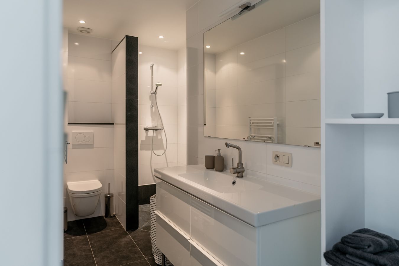 Gemeubelde studio met eigen voordeur aan het schattige minipark Vinkenhof foto 12