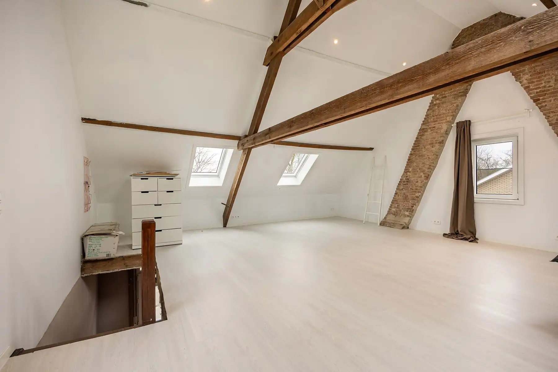 Ruime gezinswoning met tuin en 4 slaapkamers. foto 15