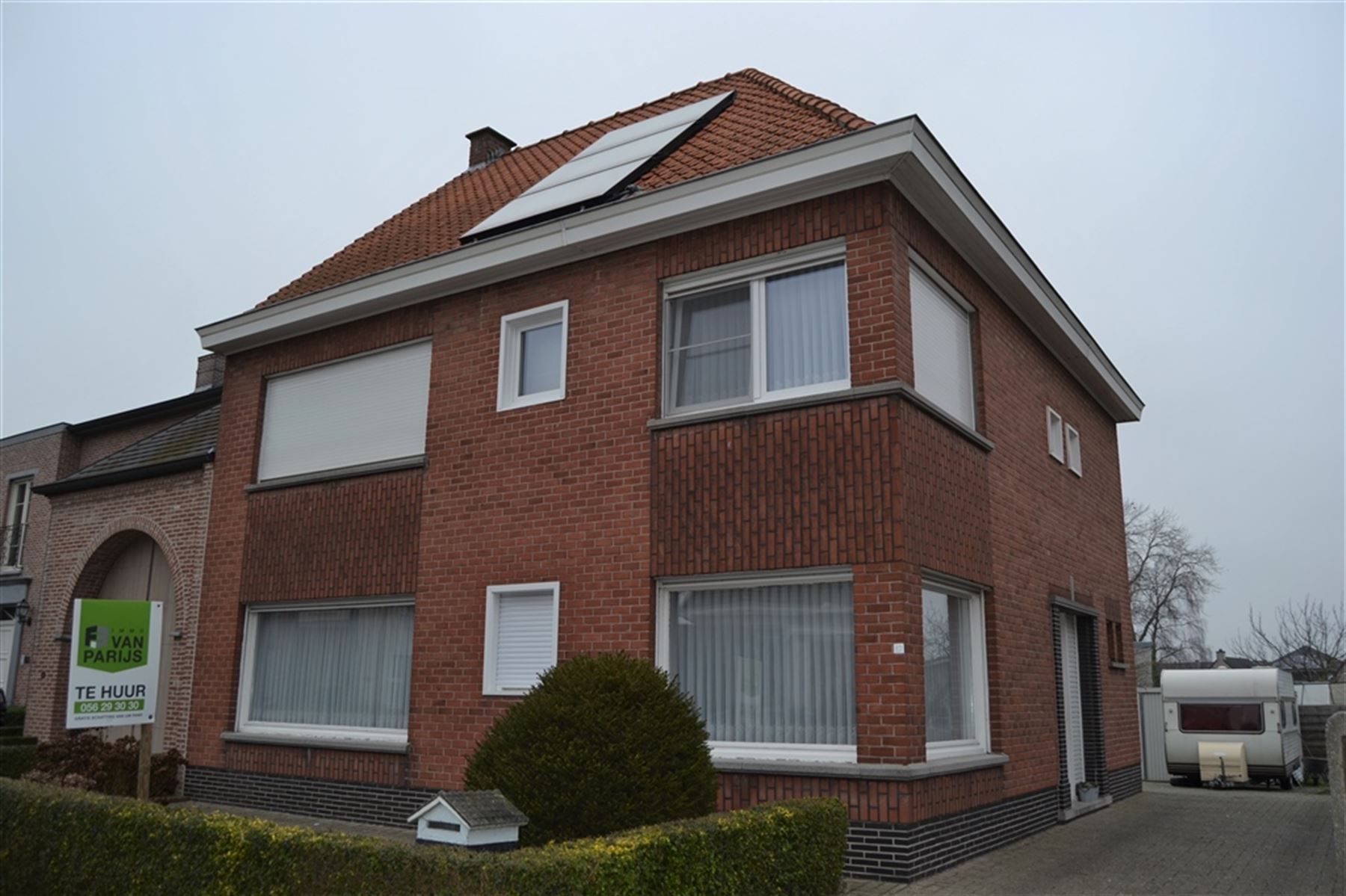 Ruime woning met 3 slaapkamers foto {{pictureIndex}}