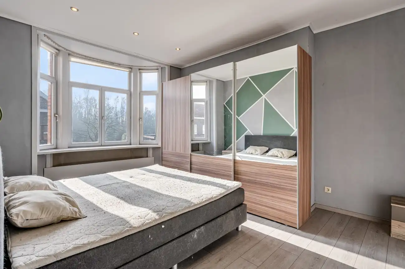 Charmante gesloten (kangoeroe)woning met heel wat potentieel op een gegeerde locatie in Oostakker! foto 12