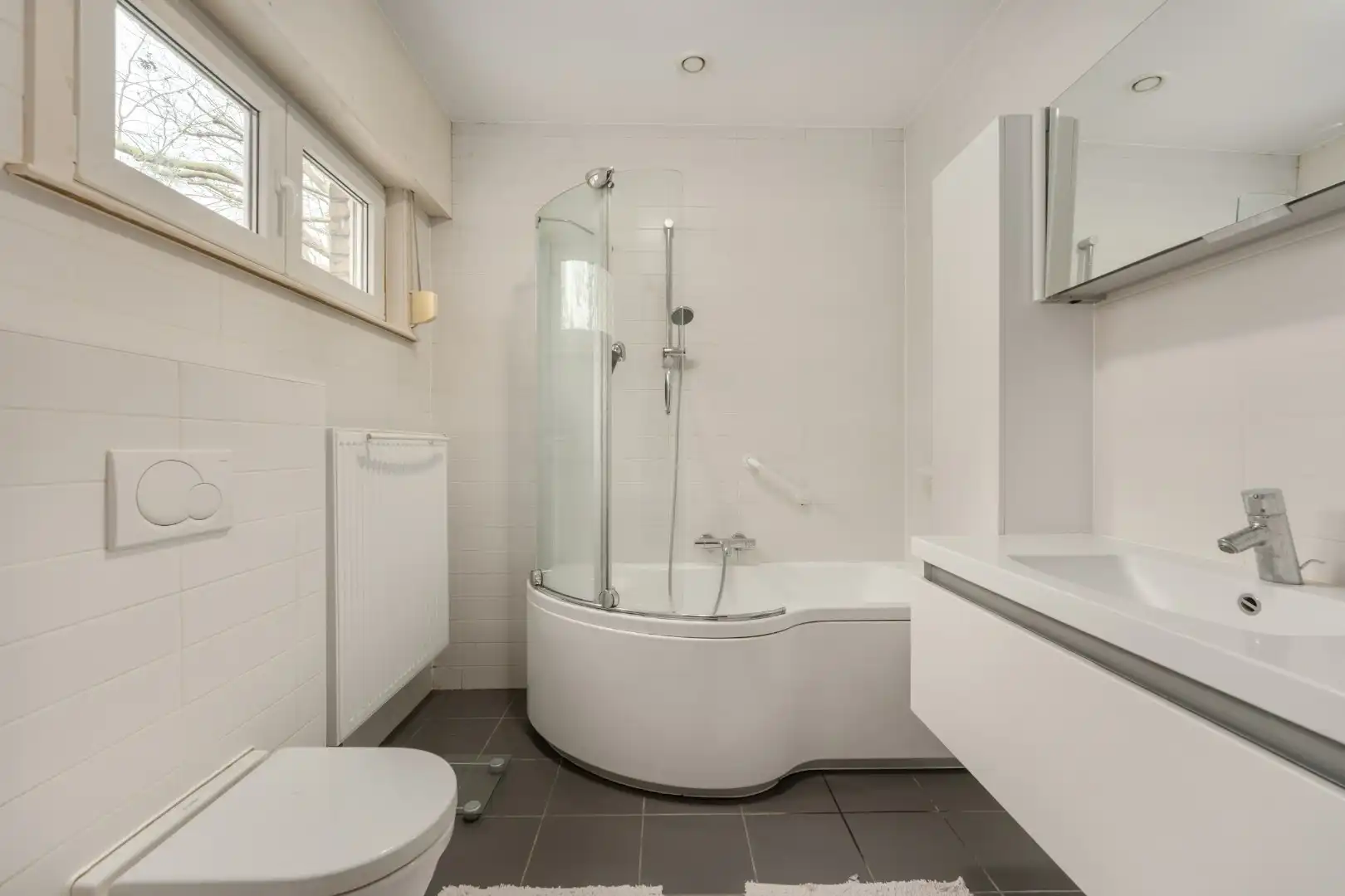 Karaktervolle halfopen woning op een strategische ligging te Assebroek. foto 15