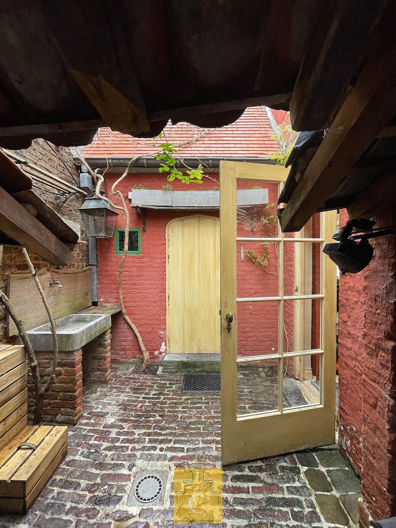 sfeervol laatmiddeleeuws Brugs huis nabij het Astridpark foto 10