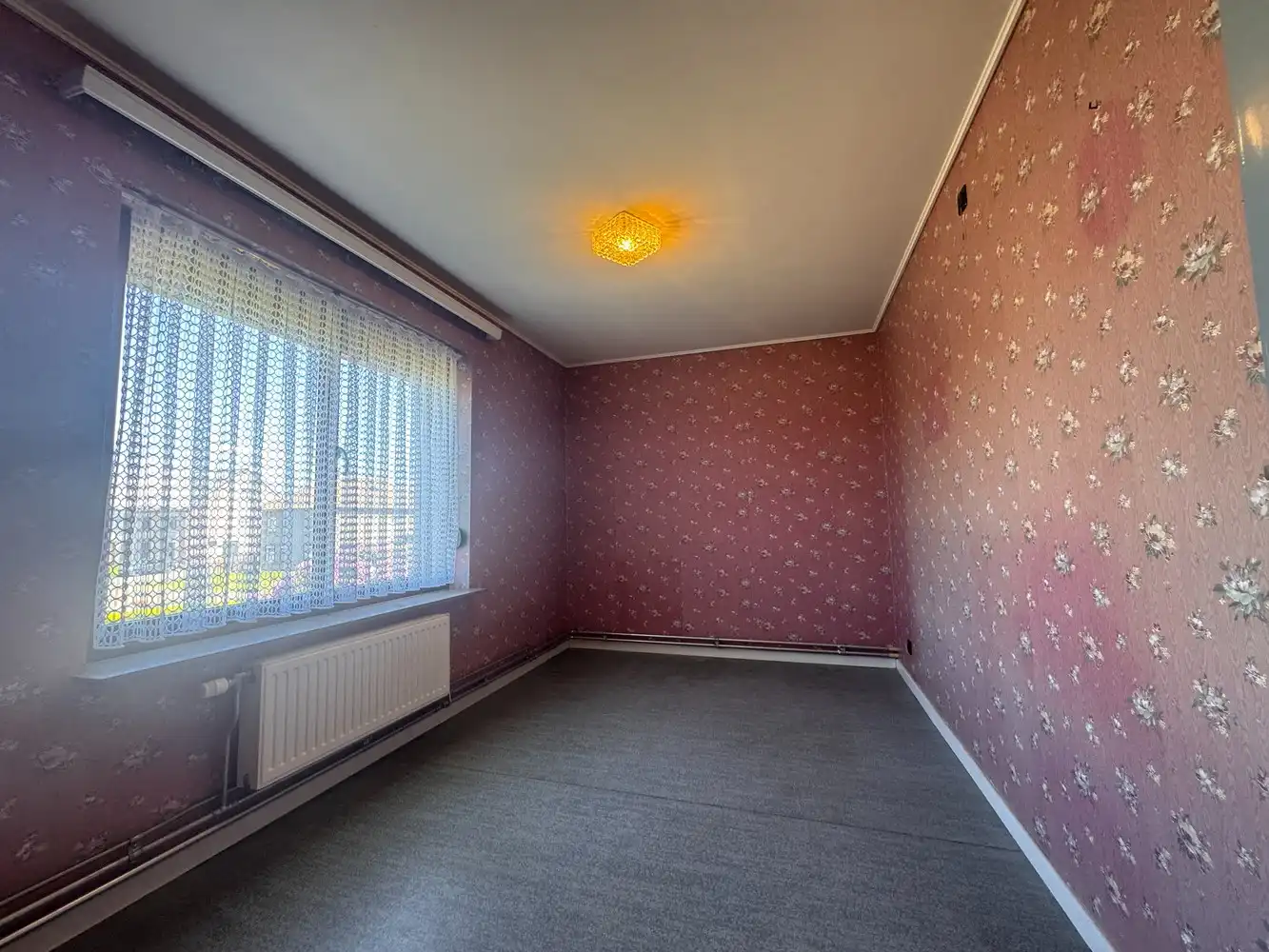 Gezinswoning met 3 slaapkamers, garage en tuin op 428 m² foto 9