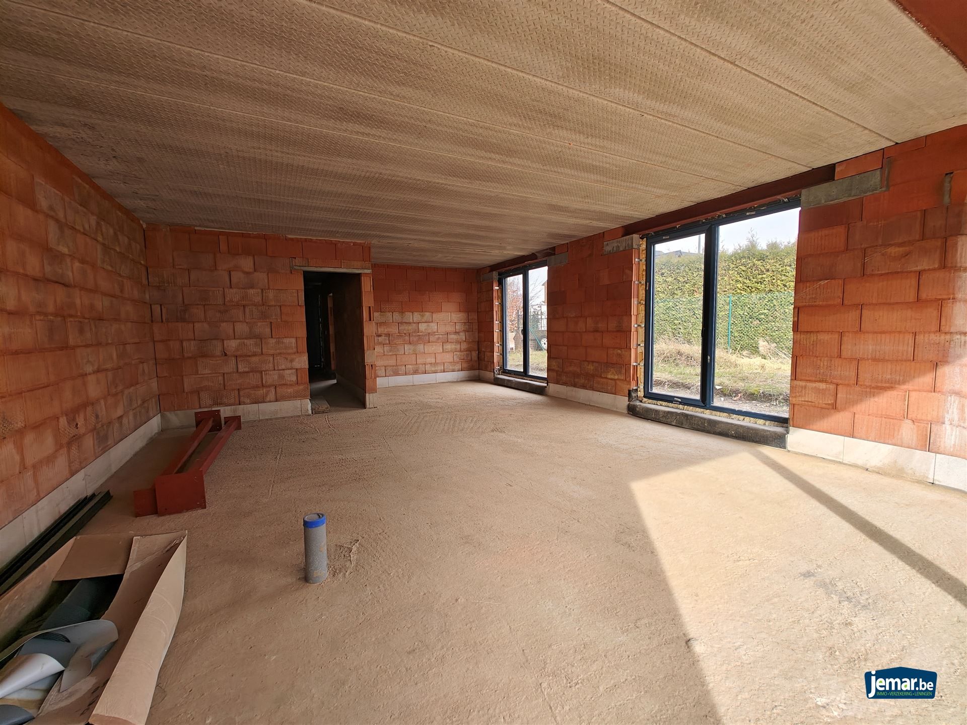 Zeer ruime casco woning in Leut, volledig naar eigen smaak af te werken! foto 7