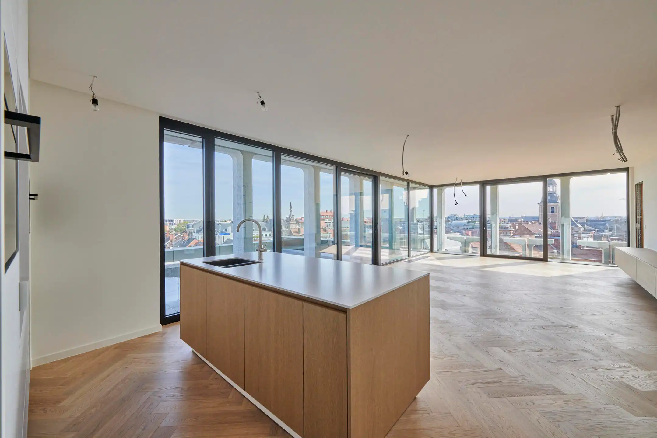 UNIEK APPARTEMENT MET WIJDS UITZICHT OVER DE STAD foto 8