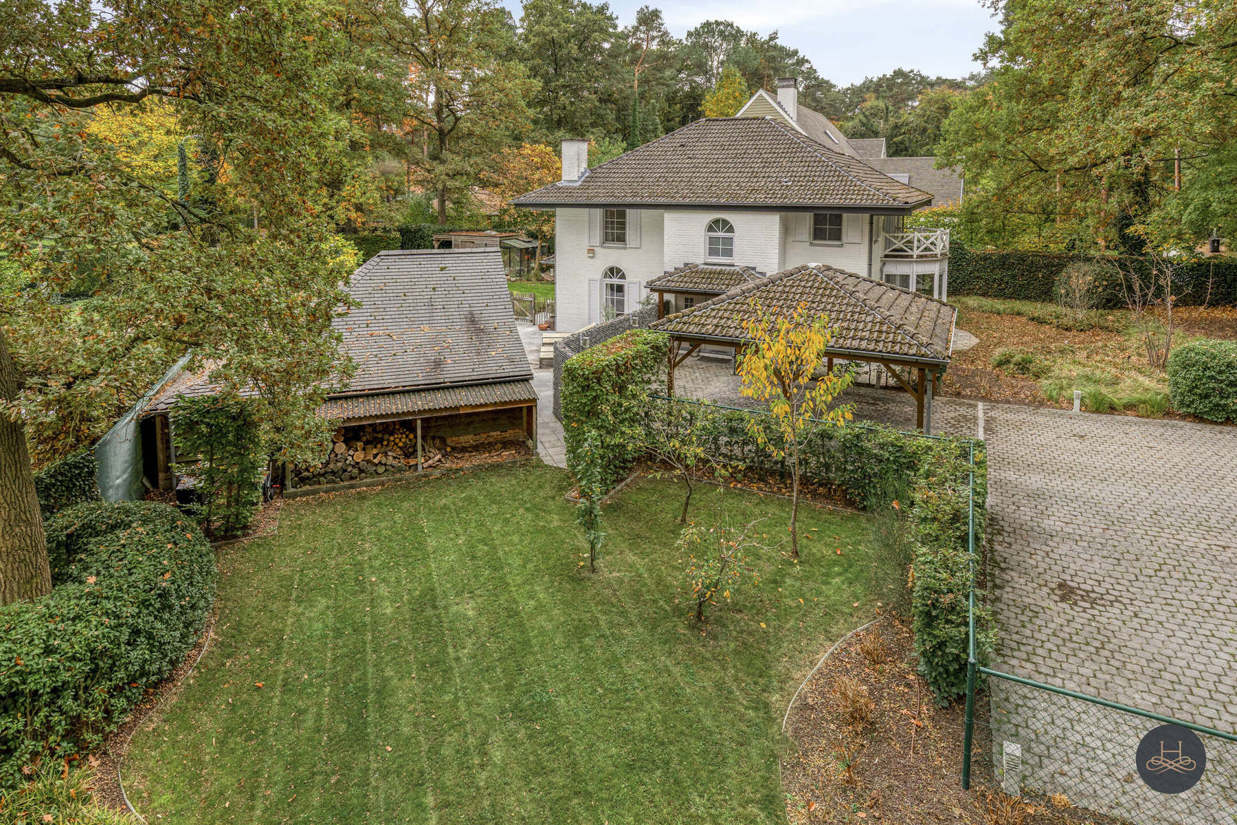 Indrukwekkende groen gelegen villa met zwembad en poolhouse  foto 51