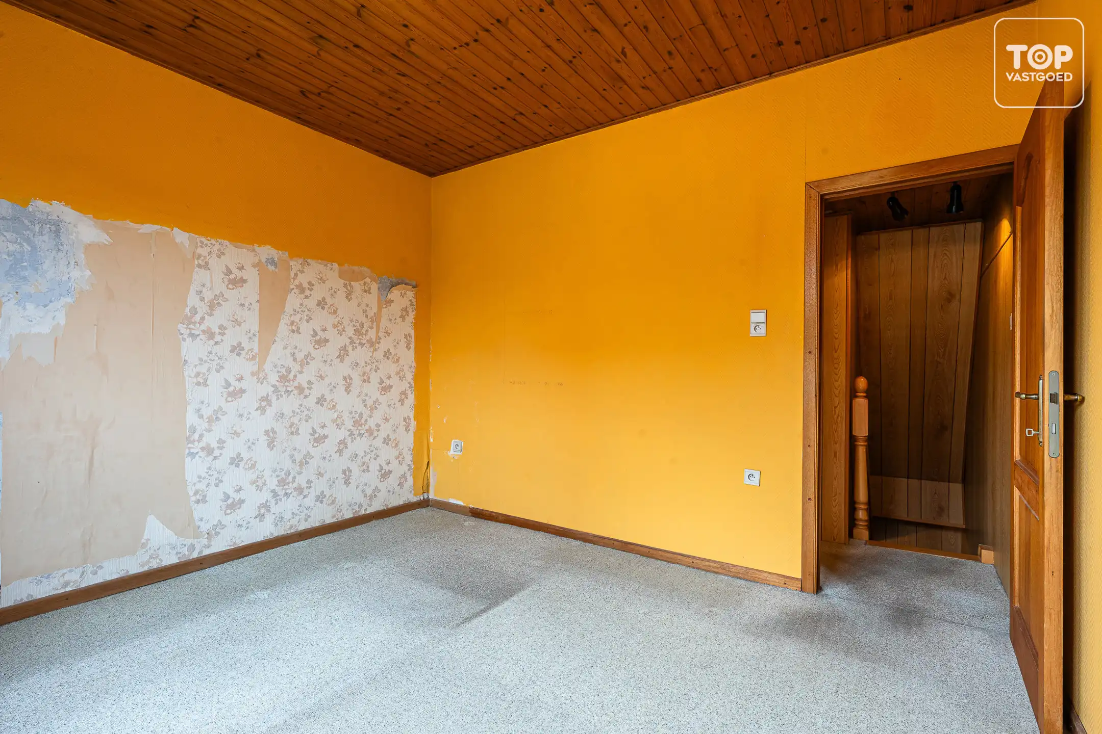 Woning met 2 slaapkamers, zolder en buitenkoer op een steenworp van het historisch centrum.  foto 12