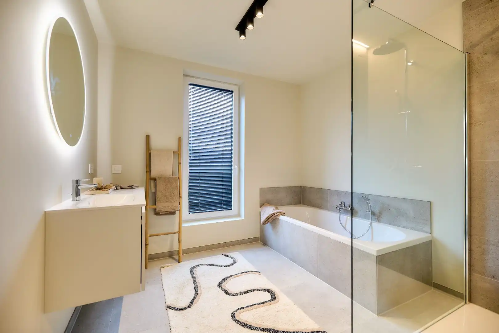 Energiezuinige open bebouwing in groene woonwijk foto 12