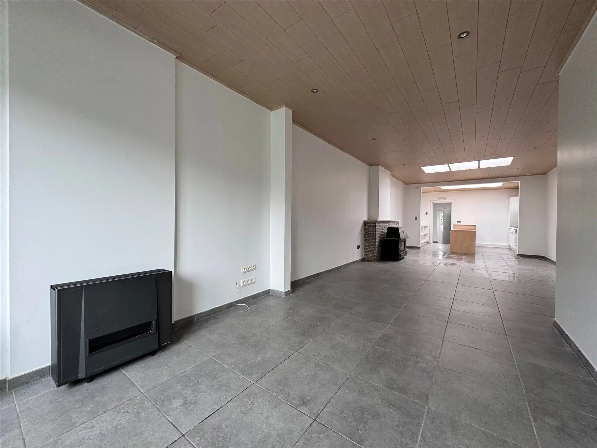 Vernieuwde woning met privé parking voor de wagen achteraan.  foto 5