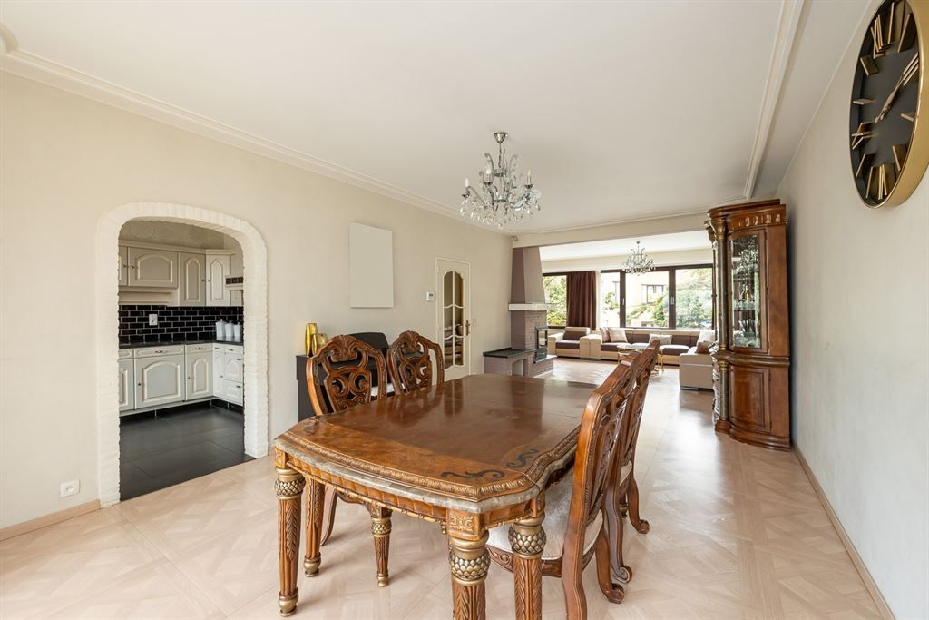277m² aan woonoppervlakte + tuin, terras en garage foto 3