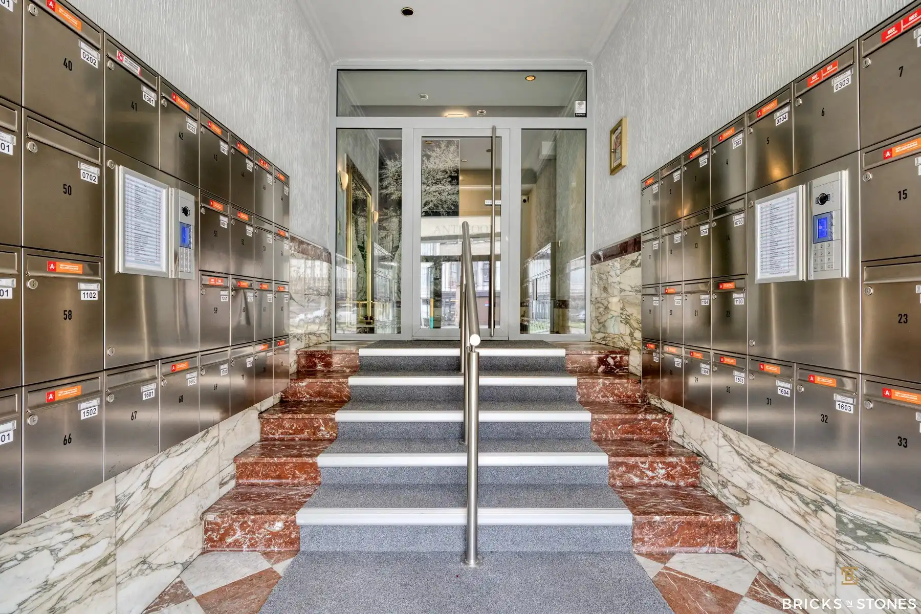 Lichtrijk 2-slaapkamerappartement met open uitzicht foto 12