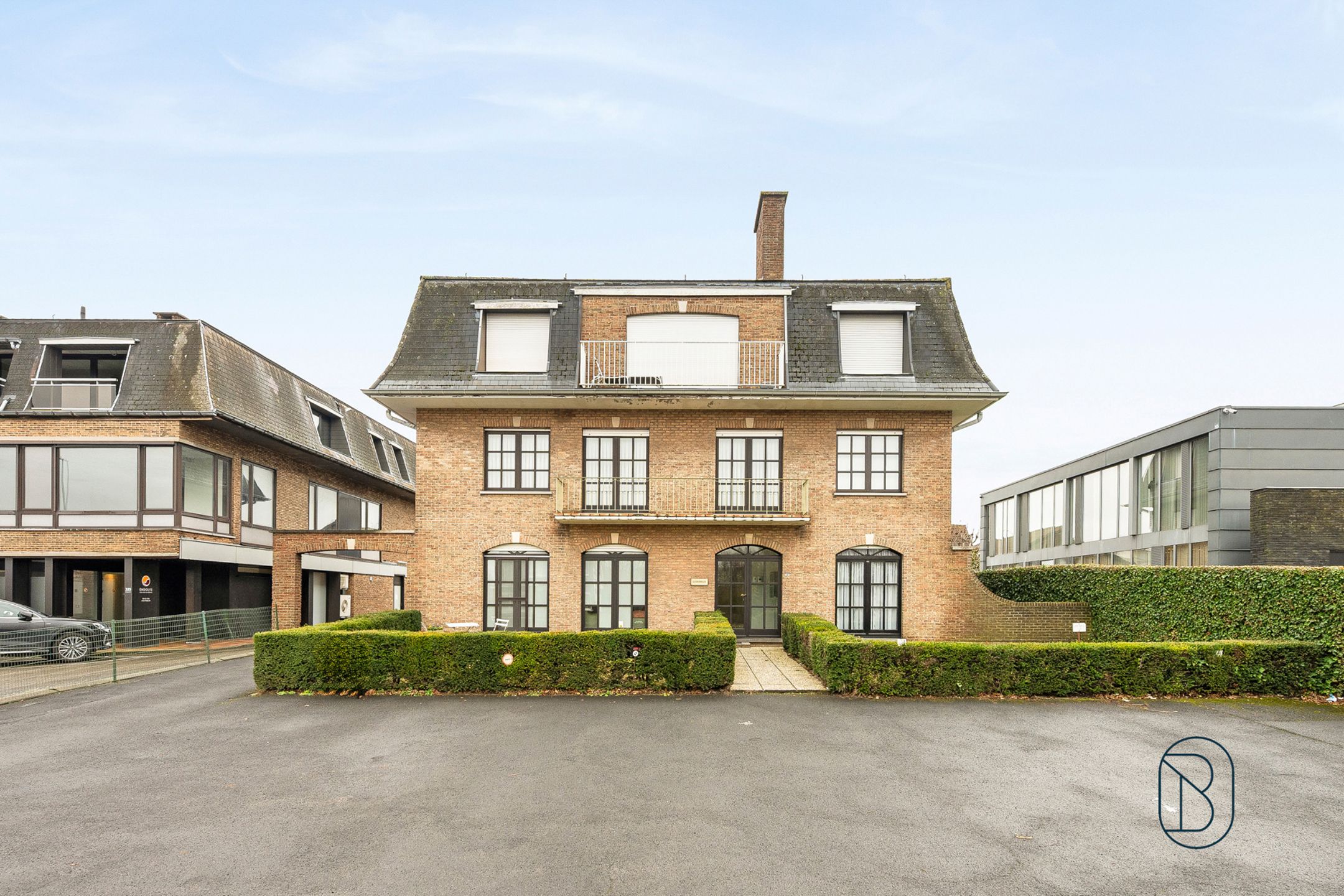 Gelijkvloers appartement met tuin, staanplaats en garage foto {{pictureIndex}}