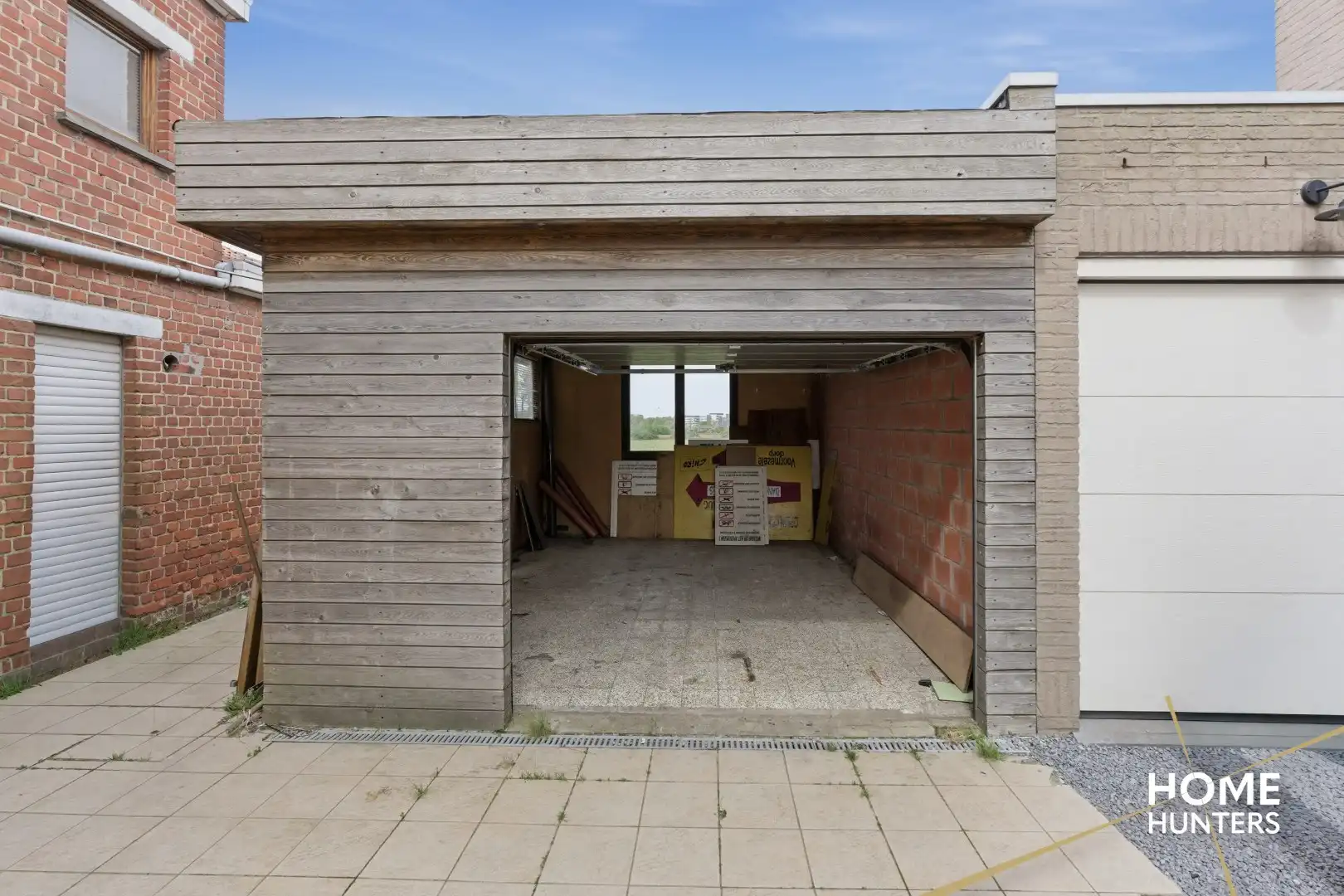 Halfopen te renoveren woning met 4 slaapkamers, ruime tuin en garage op gunstige locatie te Ieper foto 23