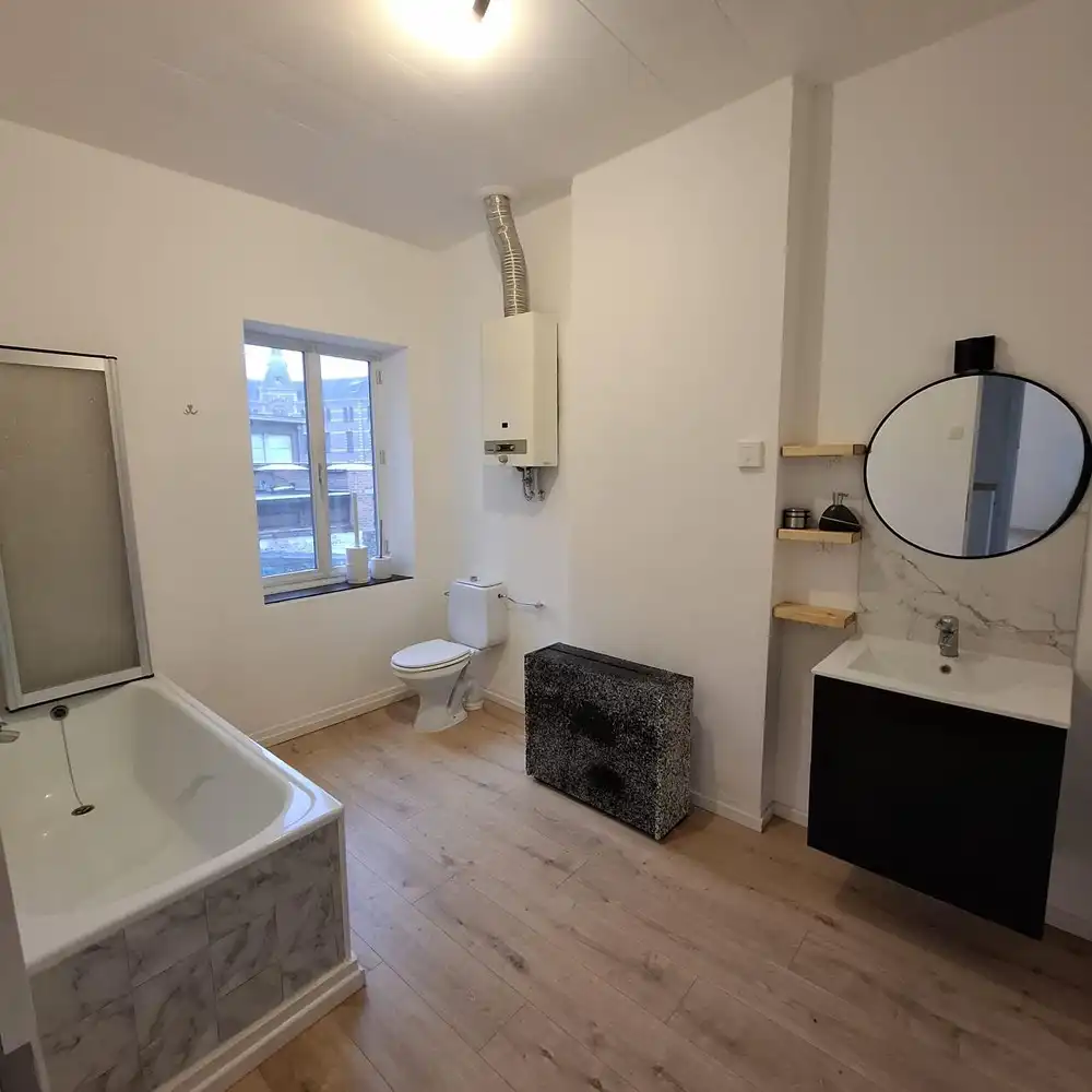 Lichtrijke hoekwoning in hartje Sint-Truiden foto 11