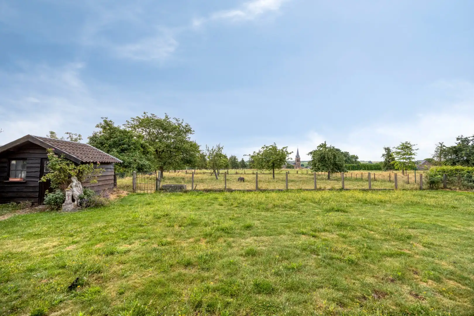 Ruime landelijke woning met tuin en weide op mooi perceel van 21a22ca foto 3