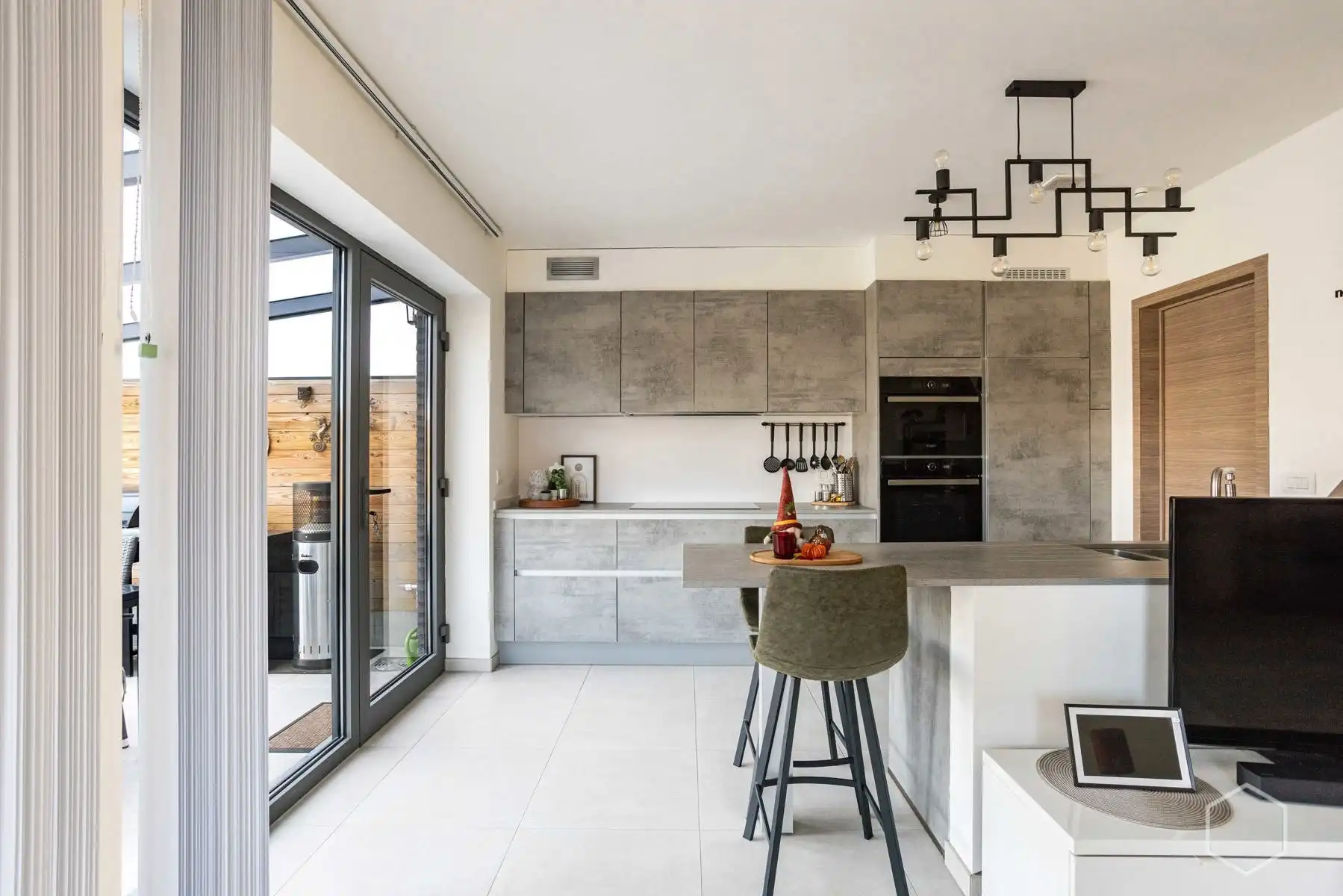 Recente HOB 2021 met 3 slaapkamers, garage en zonnige tuin foto 5