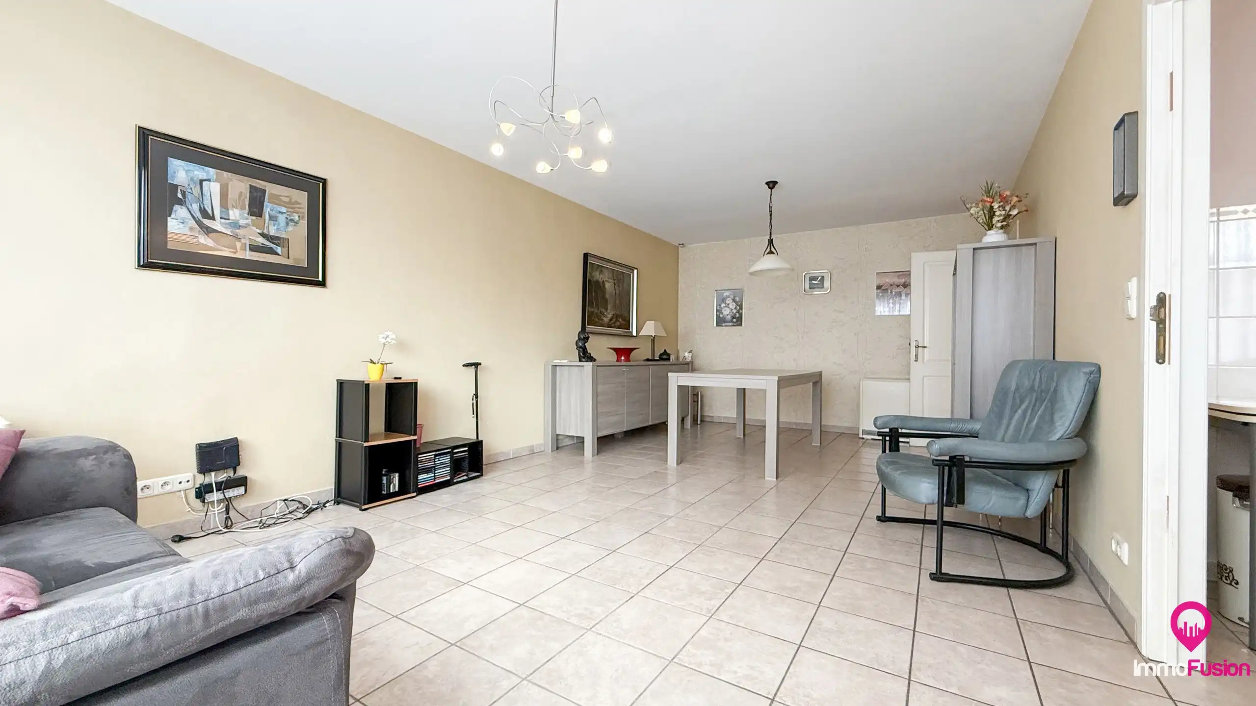 Appartement met 2 slpks, terras, garage en autostaanplaats! foto 3