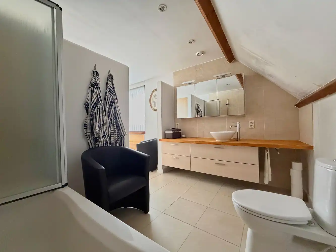 Uitzonderlijk ruime villa (450 m²) met enorm potentieel in Torhout! foto 20