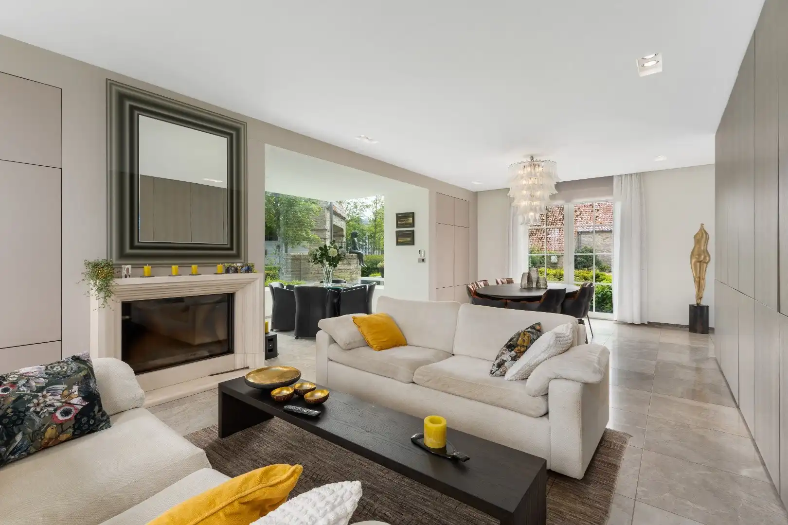 Unieke vierkantshoeve met binnenzwembad foto 3