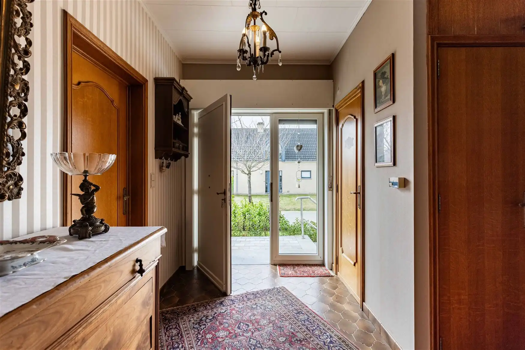 Ruime gezinswoning met 5 kamers nabij het centrum van De Pinte foto 7