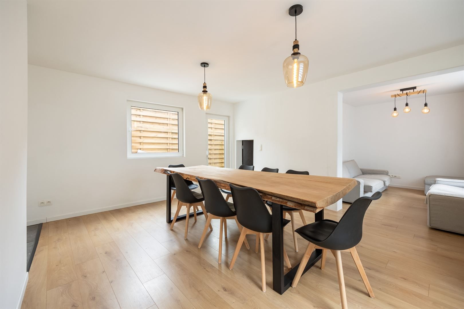Fijn , recente  gerenoveerde starterswoning met  2 slaapkamers in doodlopend straatje. foto 2