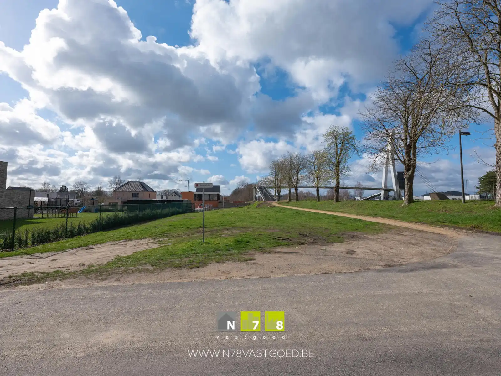 Grond te koop foto {{pictureIndex}}