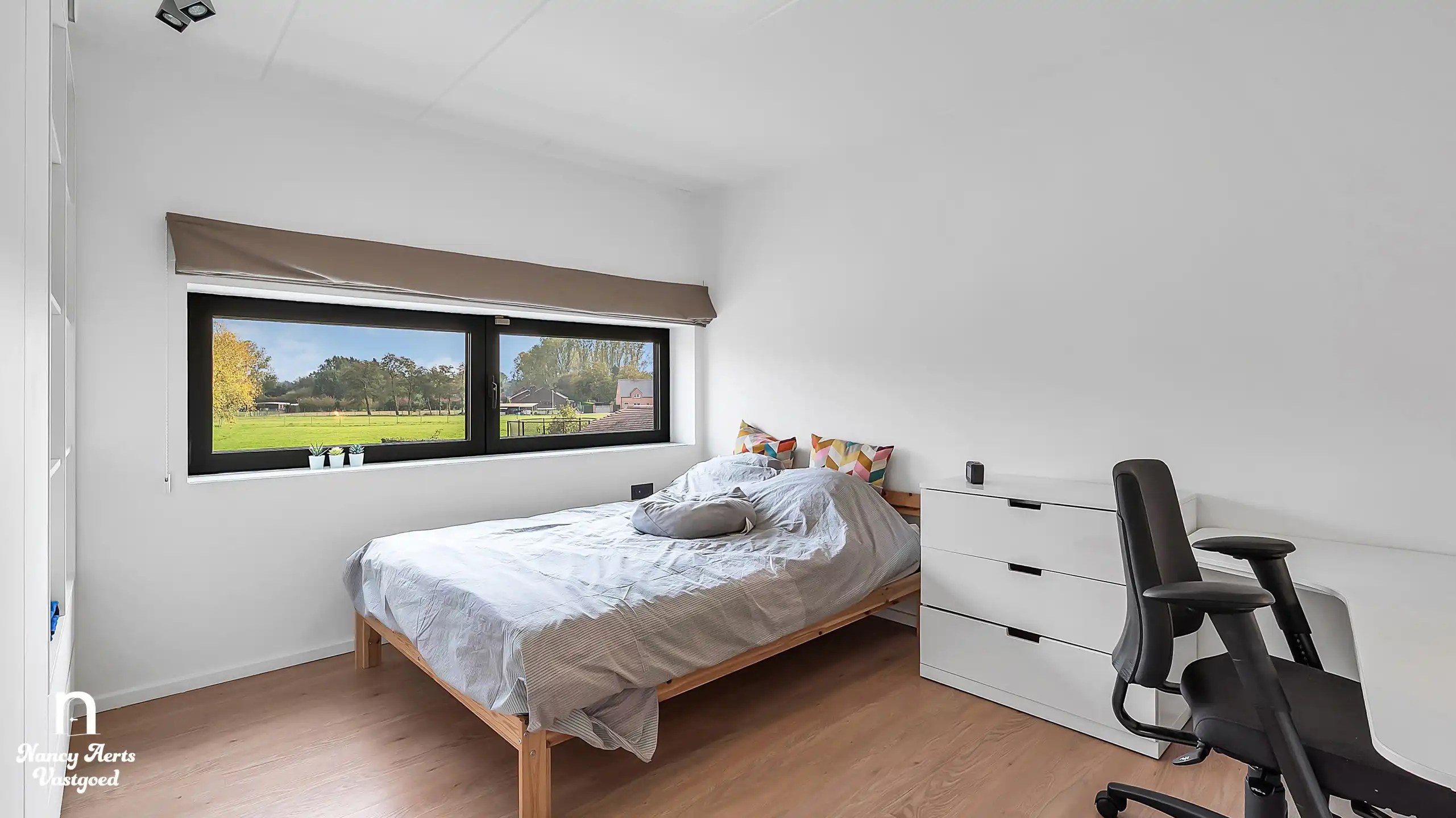 Bemeubelde gezinswoning met vier slaapkamers op 9 are  foto 10