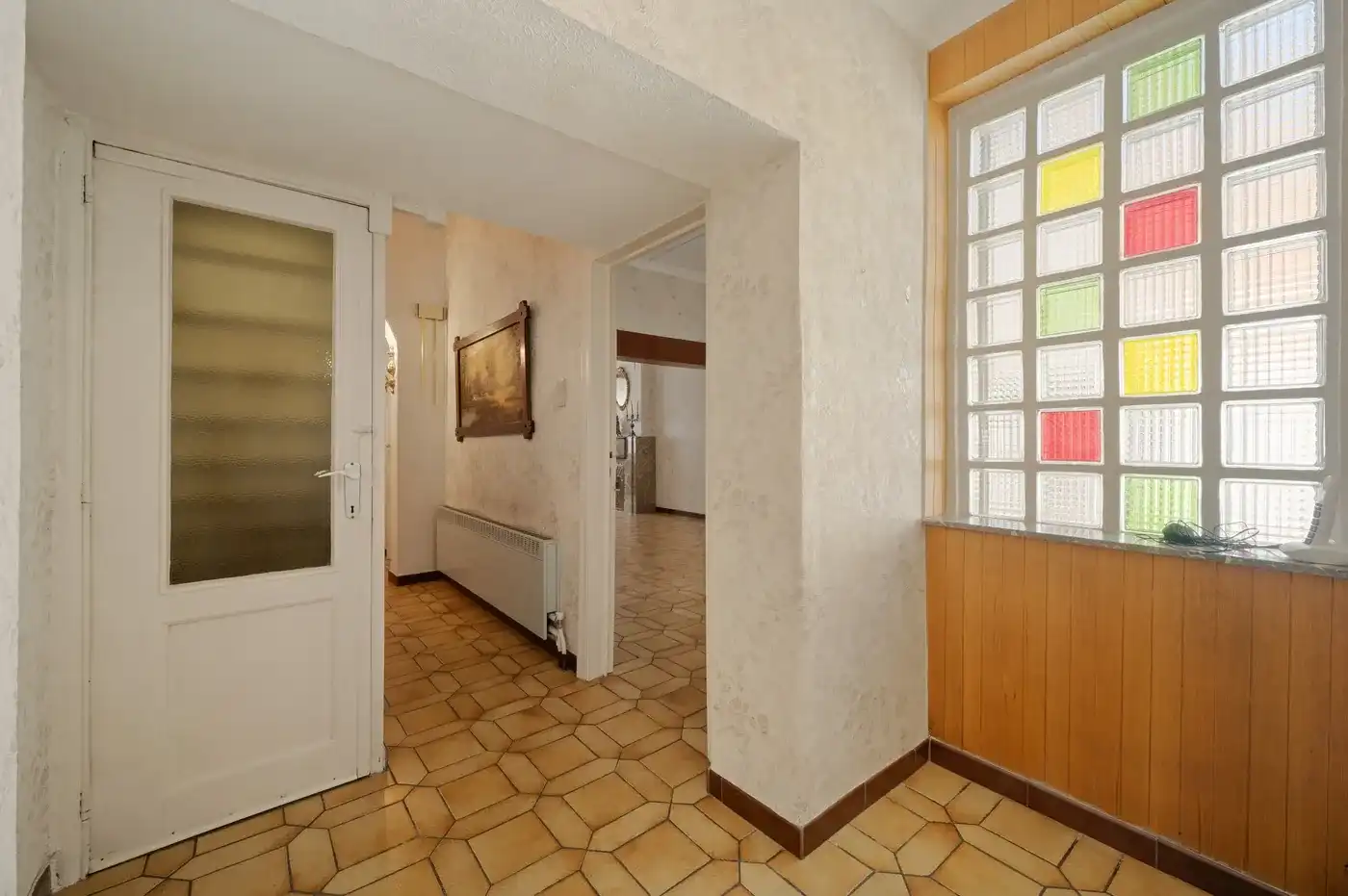 Te renoveren woning met 3 slaapkamers, garage en nabij voorzieningen foto 8
