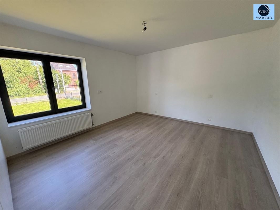 APPARTEMENT MET MAGAZIJN GELEGEN IN KMO ZONE foto 19