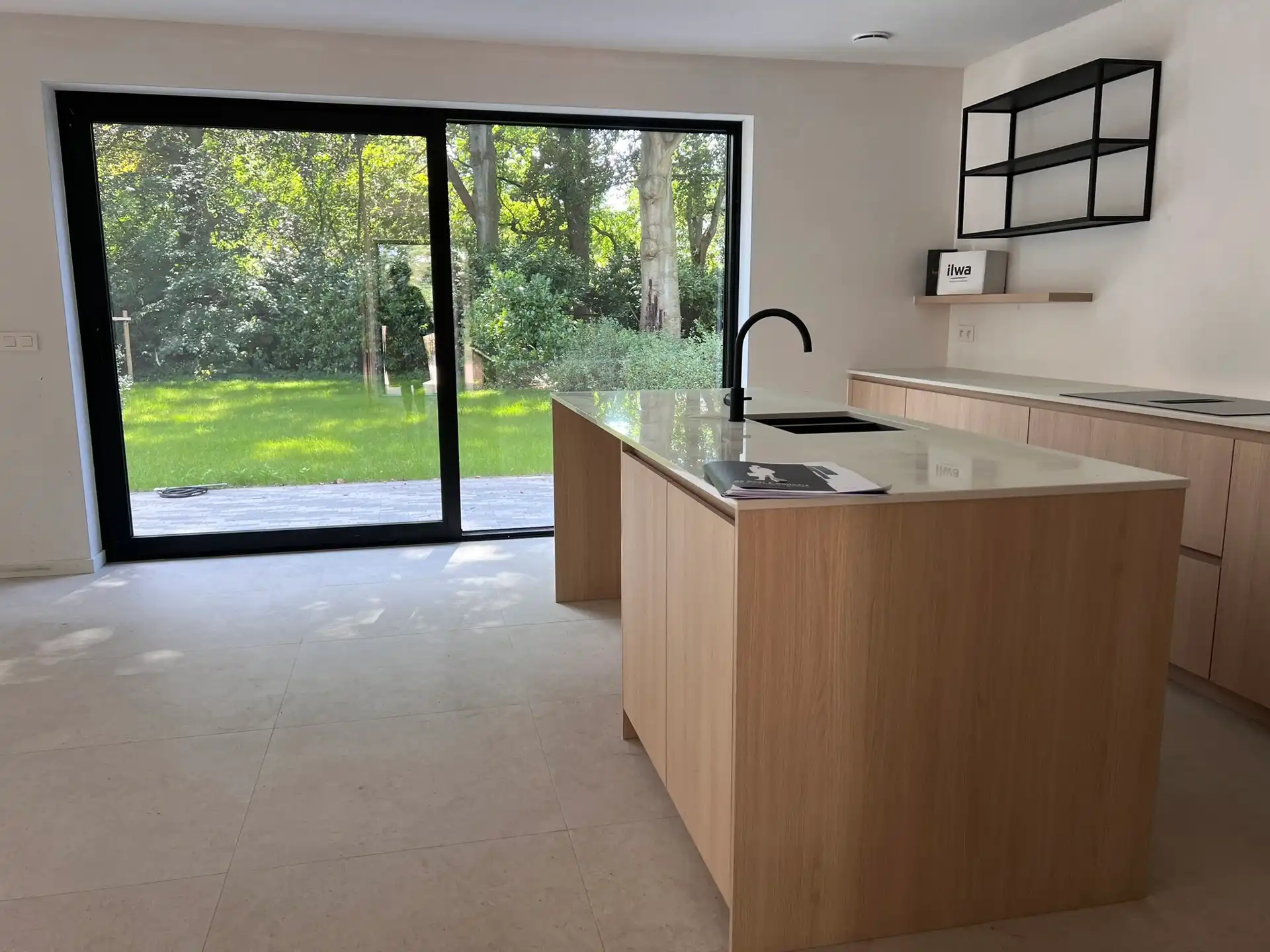 Een vrijstaande nieuwbouwwoning op ca. 538 m² grond foto 3
