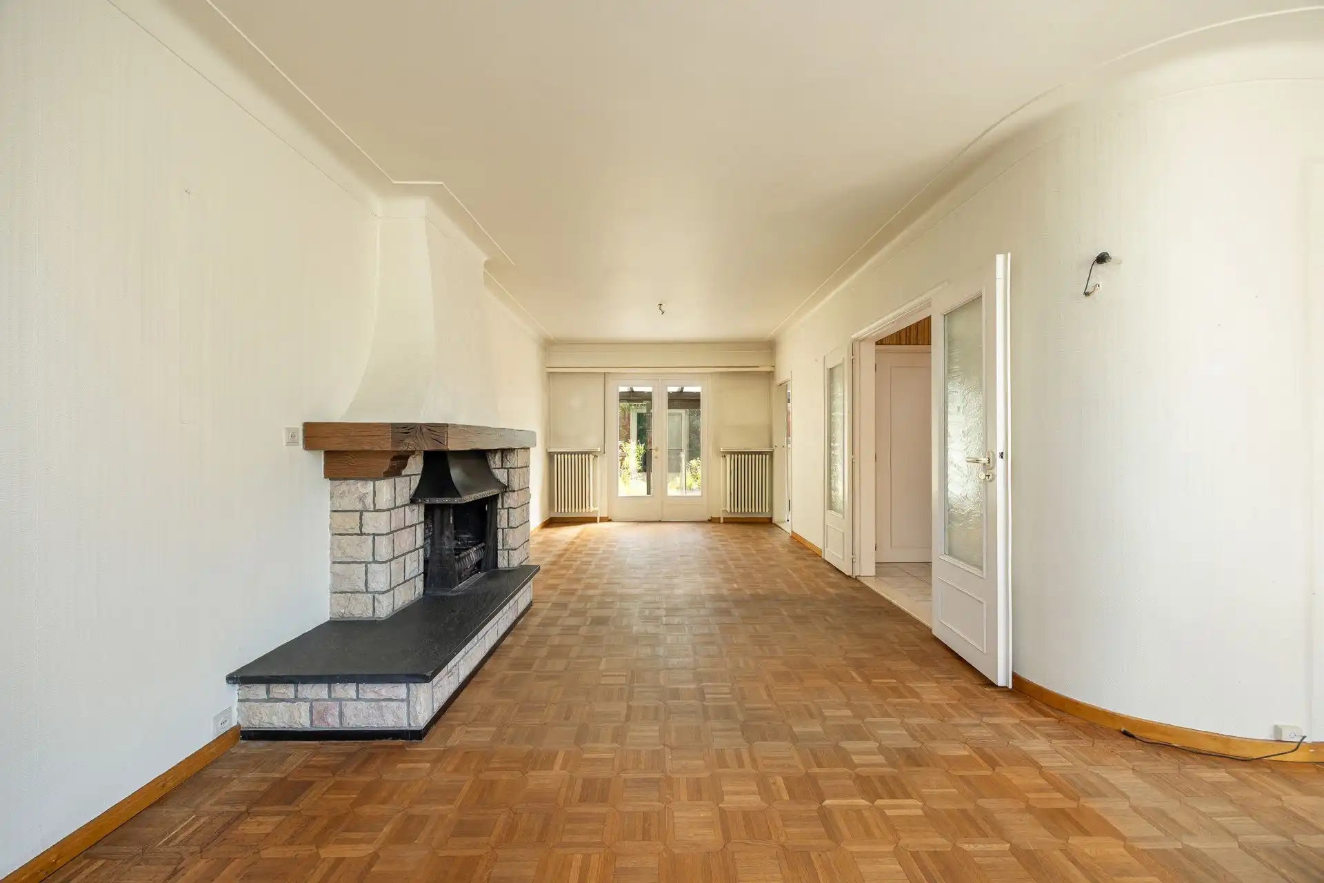 Ruime halfopen bebouwing met garage en zonnige tuin foto 9