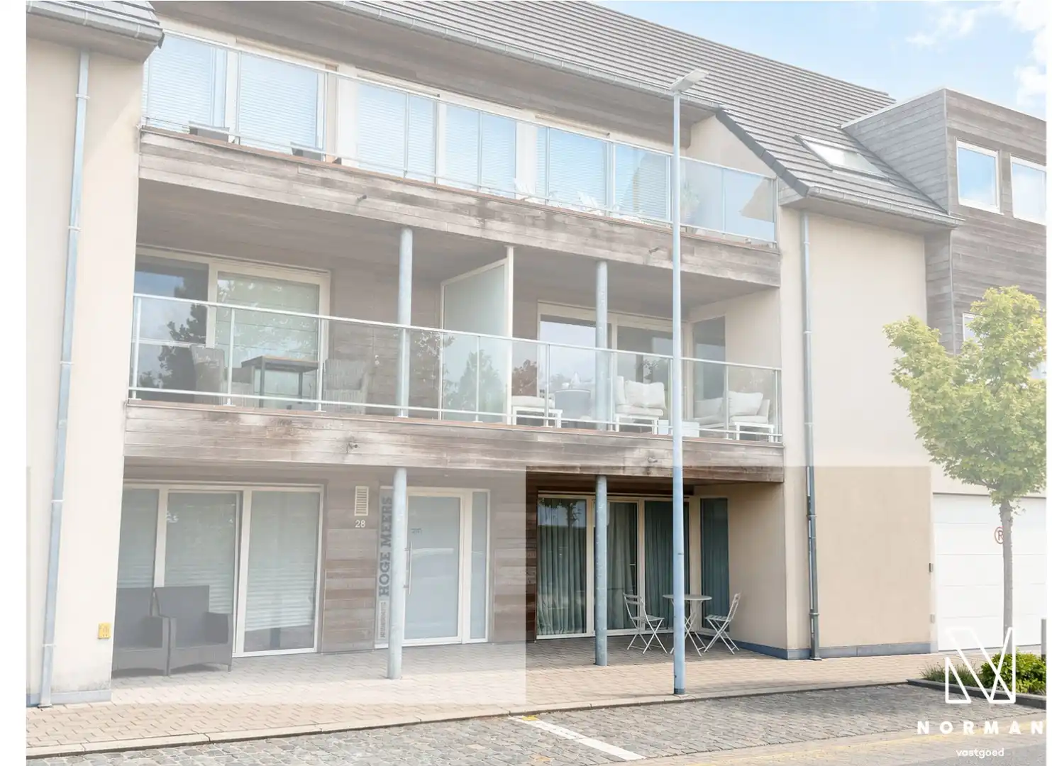 Gelijkvloers, instapklaar 2-slaapkamer appartement te koop met terras in centrum Bavikhove! foto 2