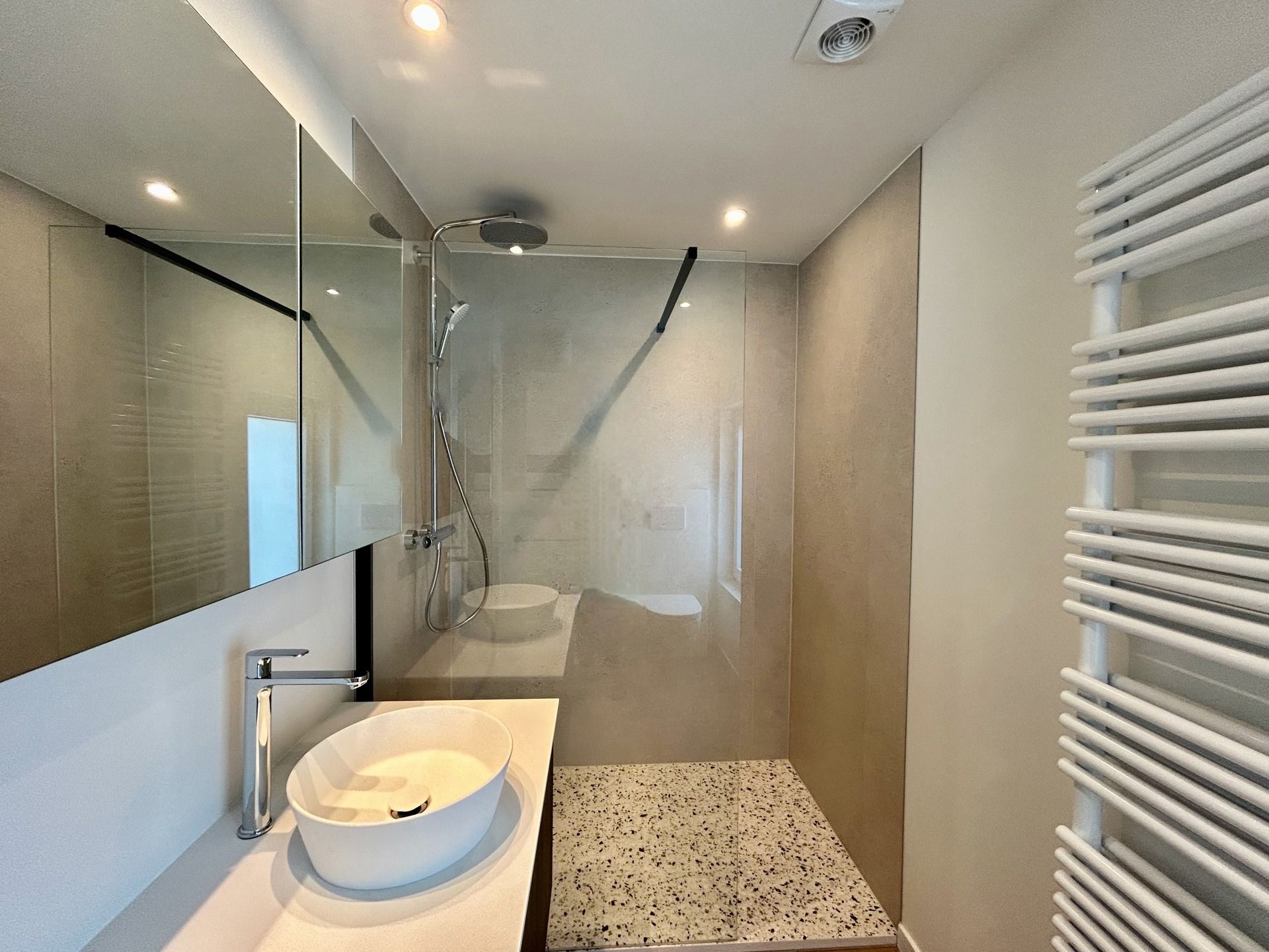 Exclusief gelijkvloers appartement gelegen in het centrum! foto 21