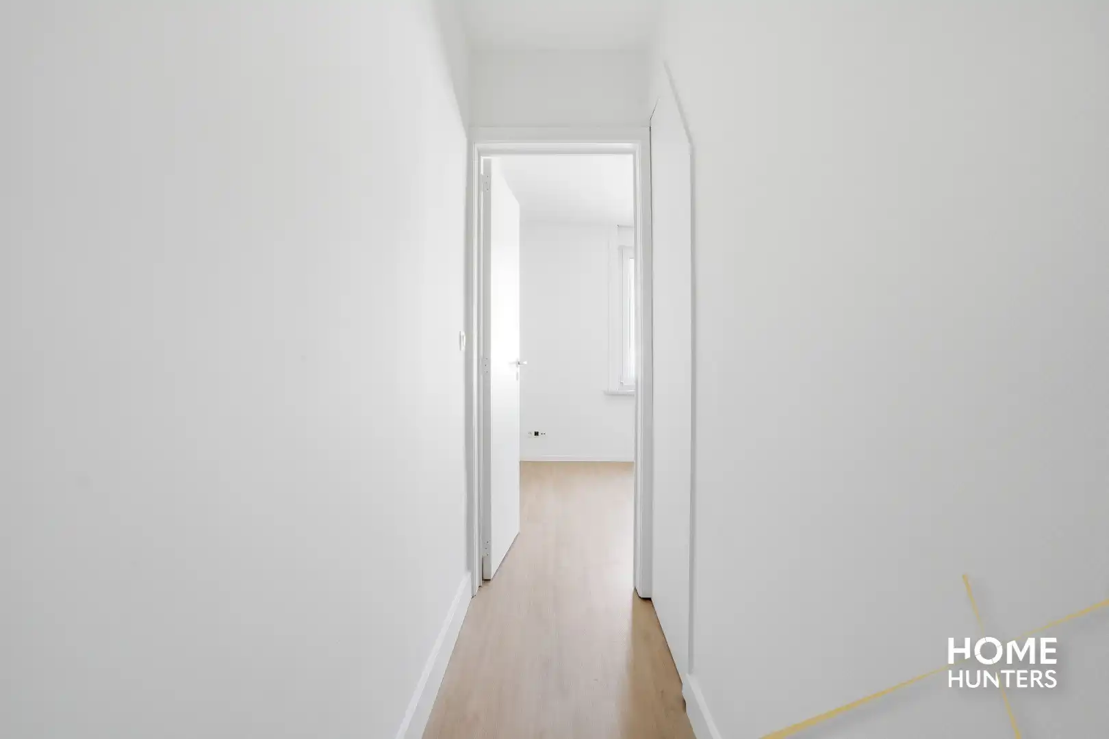 Charmante en instapklare woning met unieke stadskoer en garage foto 11