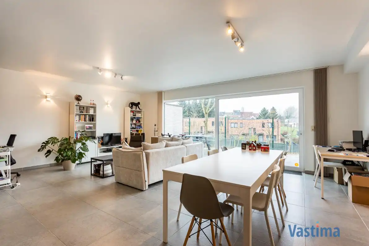 Instapklaar appartement met royaal terras en staanplaats foto 2