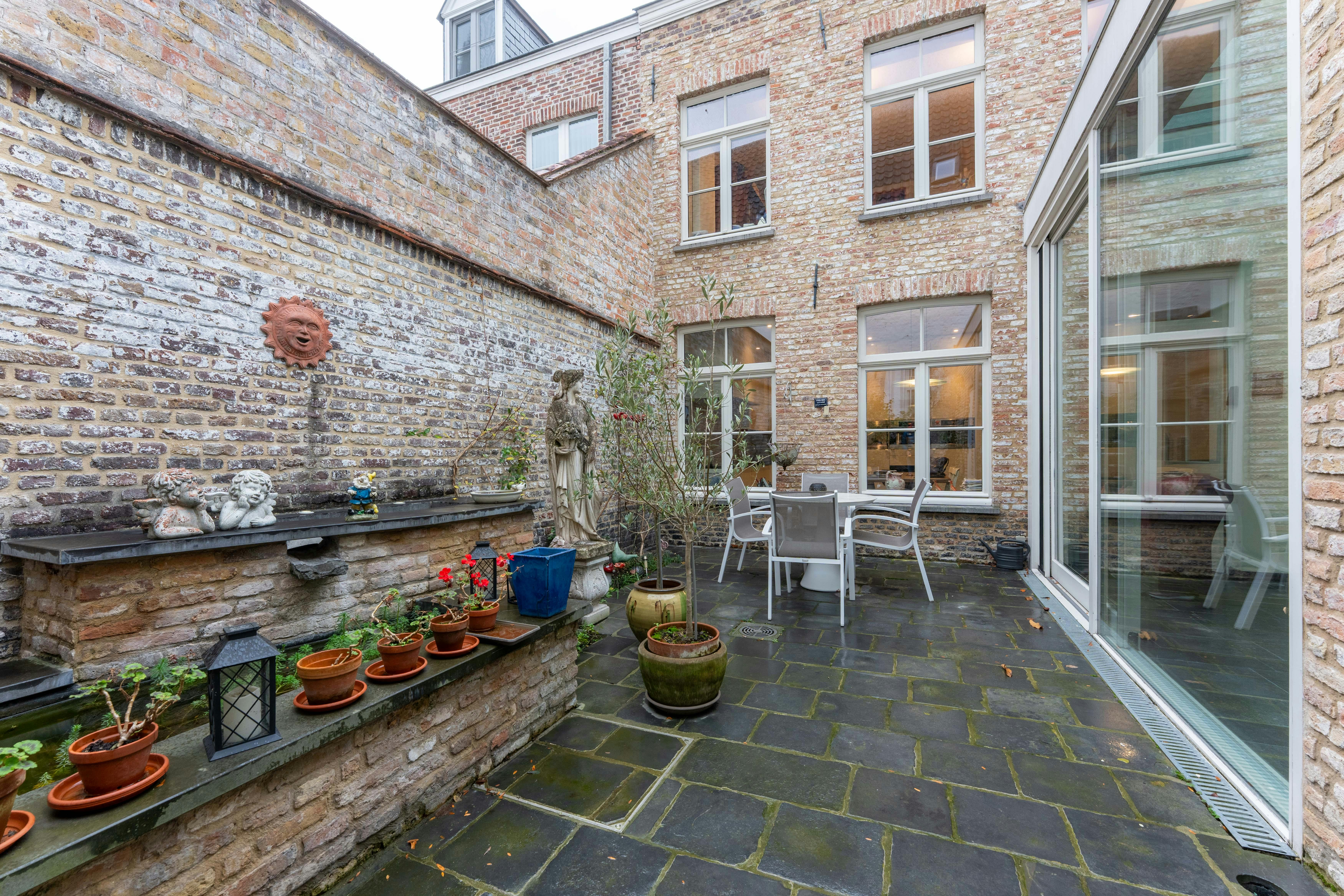 Charmant, instapklare herenhuis op toplocatie in Brugge foto 17