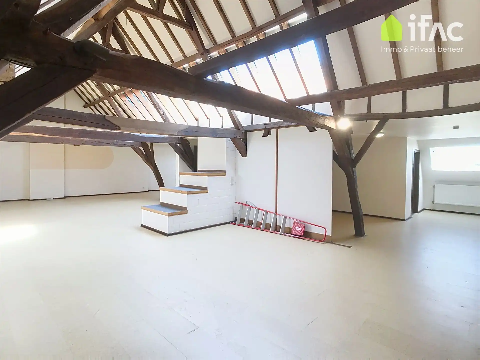 Ruime en lichtrijke loft op toplocatie foto 2