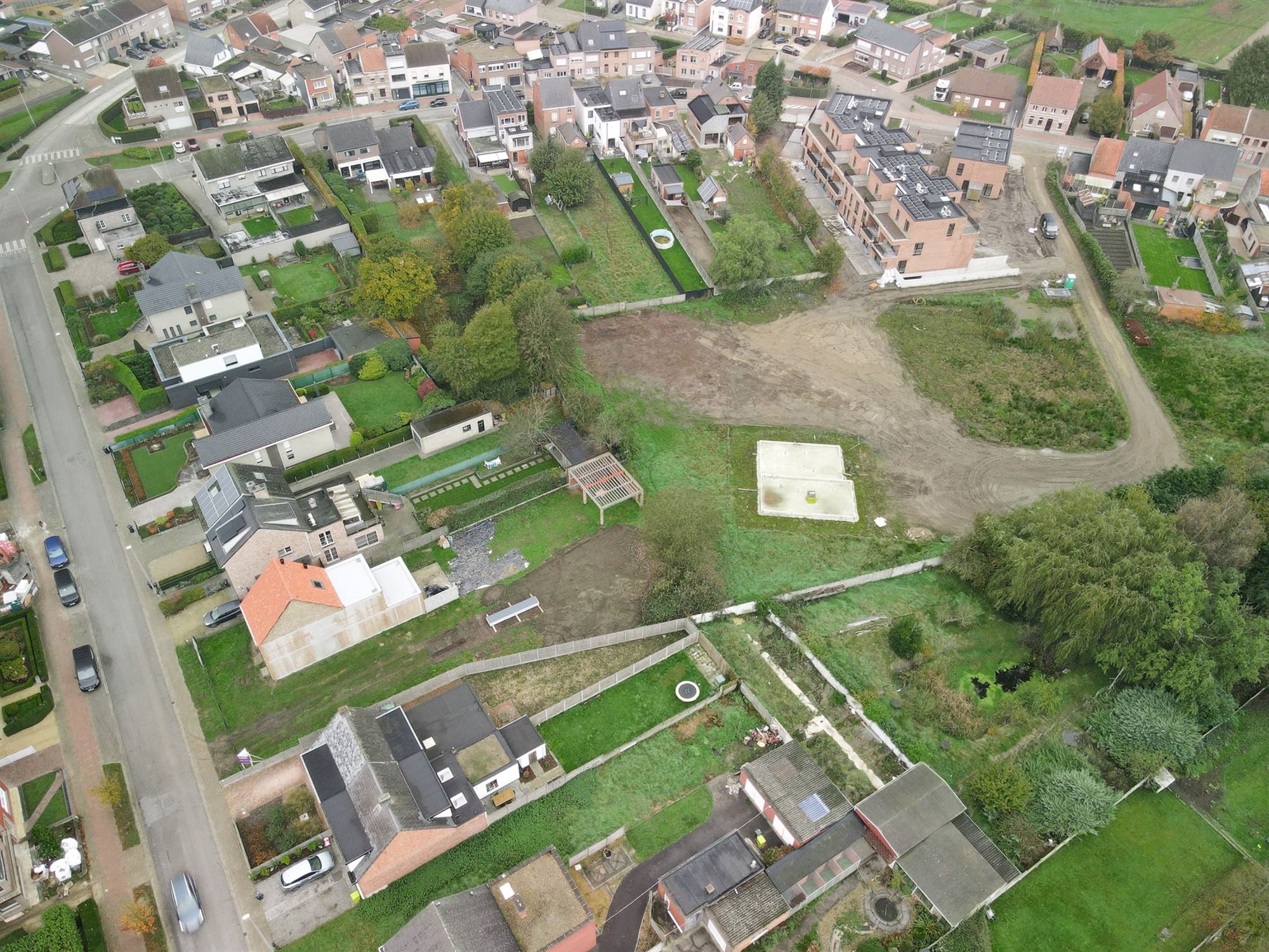 Perceel bouwgrond (650 m2) voor half open bebouwing niet ver van het centrum foto 4