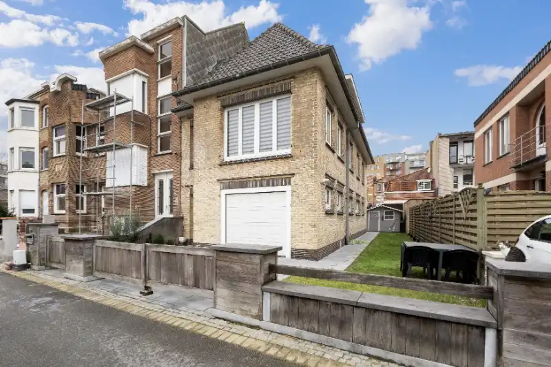 HALF OPEN BEBOUWING NABIJ DE MARKT VAN DE PANNE foto 2